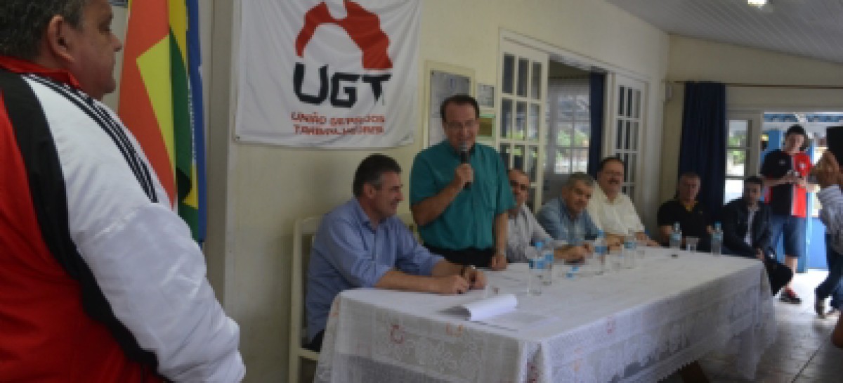 Muito prestigiada foi a posse do Companheiro José Eli Francisco (Radialista)