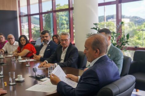 Proposta de reajuste do Piso Salarial de SC é entregue ao governador, Jorginho Mello